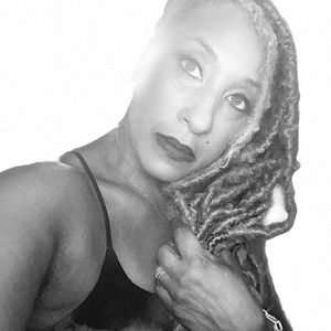 Meet your Posher, Adrienne